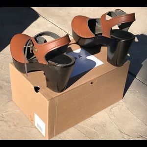 Nicora Shoes: Angela Platform